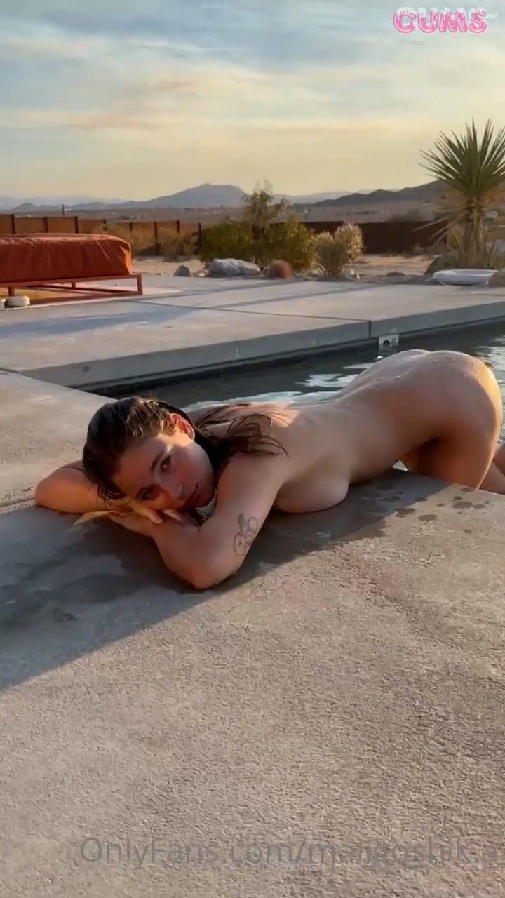 Maligoshik / Anna Malygon Onlyfans Video – Full naked in the Pool